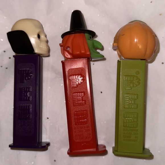 Vintage PEZ Candy Dispenser Skull 1971, Witch, Pumpkin 1980, Footed, Cleaned - Picture 3 of 3